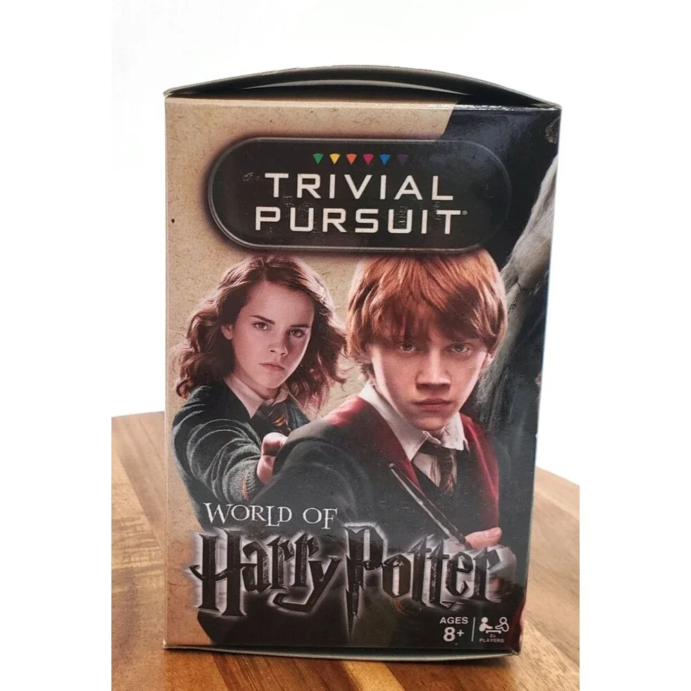 Hasbro Trivial Pursuit World of Harry Potter, Travel Game Compact 600 Questions
